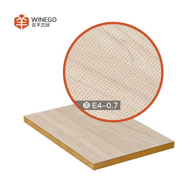 Panneaux de bois perforés micro sur mesure, panneaux de plafond en bois perforé résistant au feu
