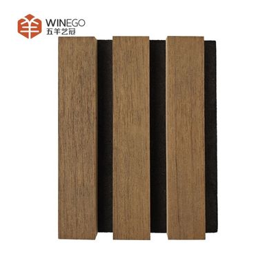 Des panneaux acoustiques en ardoise en bois moderne avec des couleurs différentes pour une sérénité ultime