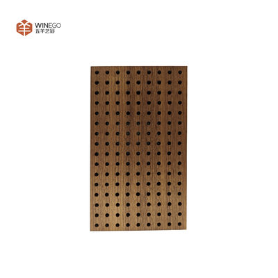 Élégance et facilité d'installation du panneau acoustique perforé pour les théâtres et salles
